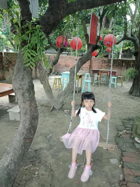 濃濃眷村味超寬大草地，想網美想親子都可以－中興新村大里霧峰簡單一日遊