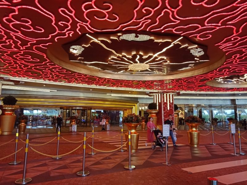 愛住飯店的人可以選澳門-2大1小澳門3天自助遊 Day1  台中機場=>澳門機場=>新豪影滙=>8字摩天輪