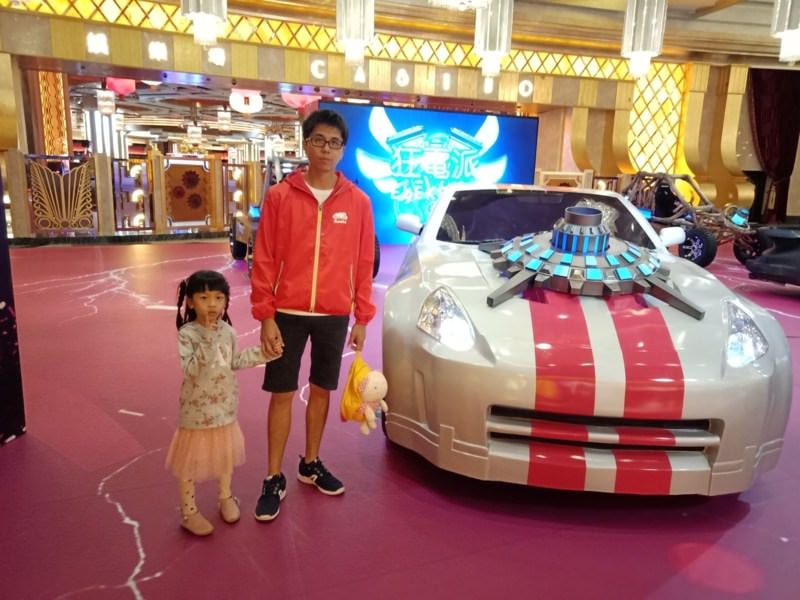 愛住飯店的人可以選澳門-2大1小澳門3天自助遊 Day1  台中機場=>澳門機場=>新豪影滙=>8字摩天輪