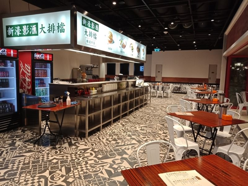 愛住飯店的人可以選澳門-2大1小澳門3天自助遊 Day1  台中機場=>澳門機場=>新豪影滙=>8字摩天輪