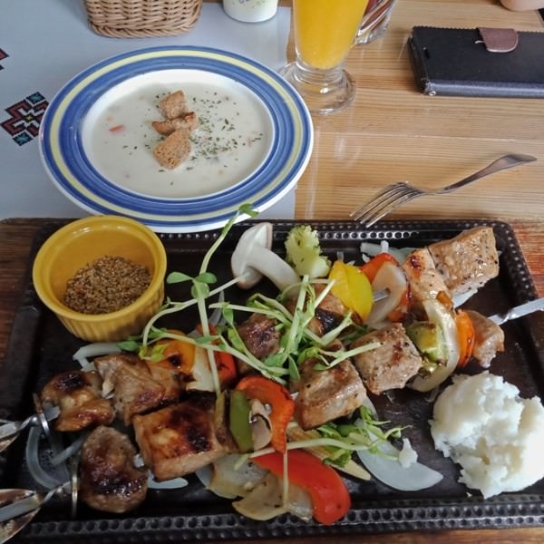 適合三代同遊的俄羅斯料理餐廳，順便東勢林業文化園區賞荷去!