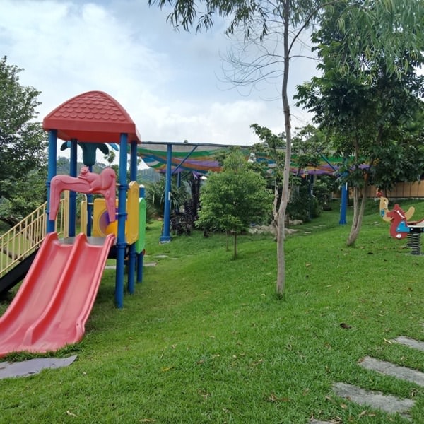 適合三代同遊的俄羅斯料理餐廳，順便東勢林業文化園區賞荷去!