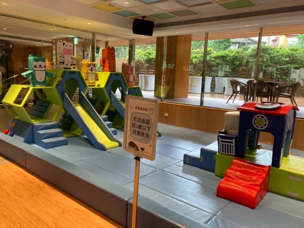 清明連假一路向北-台北基隆北海岸三日遊(下)-幽浮船、情人海灘、野柳、正濱漁港、阿根納造船廠、薆悅酒店野柳館