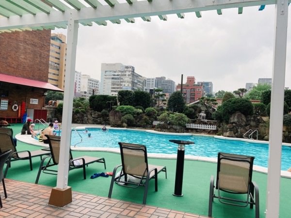 清明連假怕塞車一路向北-台北基隆北海岸三日遊(上)-兒童新樂園、海神熱炒、入住台北福華大飯店-公設、房間介紹