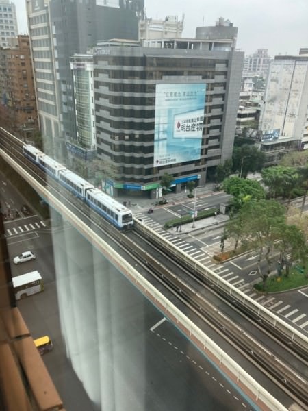 清明連假怕塞車一路向北-台北基隆北海岸三日遊(上)-兒童新樂園、海神熱炒、入住台北福華大飯店-公設、房間介紹