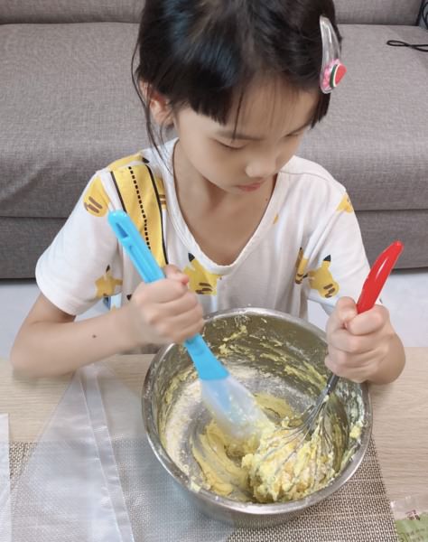 親子手做，步驟簡單成果吸睛-鱷魚曲奇餅乾。免備料的【自己做】甜點，讓你防疫在家也很有儀式感。