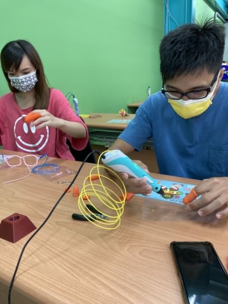 台中大雅【彩家3D】列印筆體驗。親子DIY好去處，邊玩樂邊學習。還有好吃的印輕食堂，CP值極高。