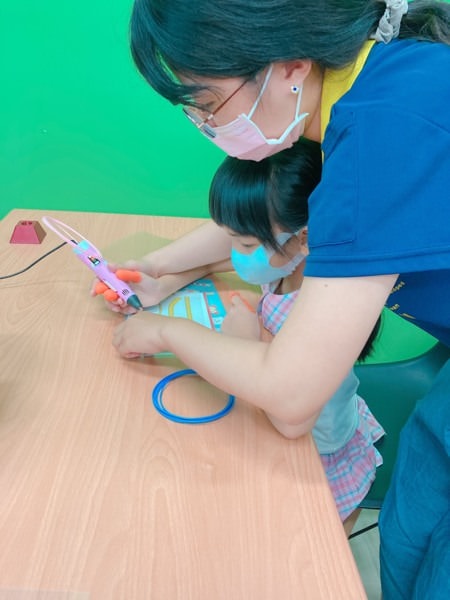 台中大雅【彩家3D】列印筆體驗。親子DIY好去處，邊玩樂邊學習。還有好吃的印輕食堂，CP值極高。