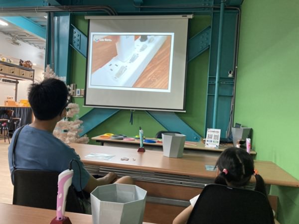 台中大雅【彩家3D】列印筆體驗。親子DIY好去處，邊玩樂邊學習。還有好吃的印輕食堂，CP值極高。