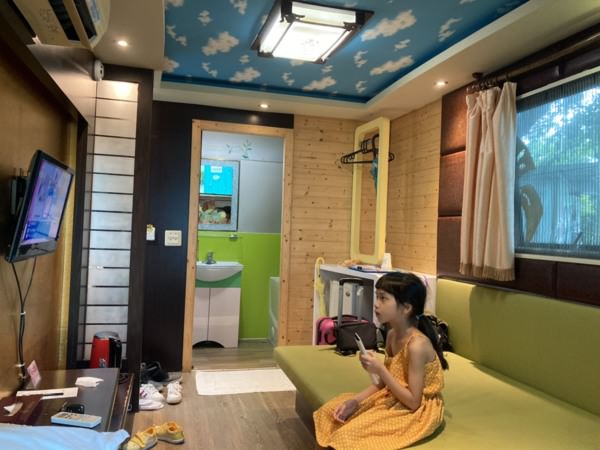 微解封後第一次出門過夜旅行之露營車初體驗-嘉義詩情花園渡假村、zerozero拆車夢工場、獨角仙農場、老楊方程式
