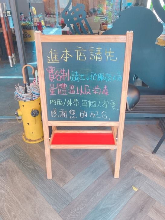 台中大里【猴子披薩】親民平價義式料理，披薩、義麵、燉飯都好吃!適合全家大小、朋友聚會的餐廳。