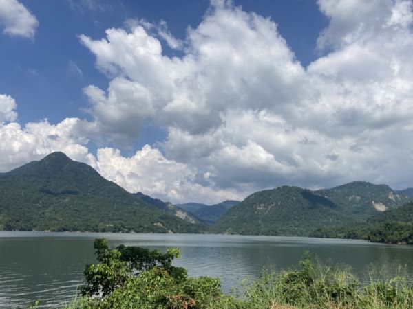 2021大埔水庫節兩日遊-原來大埔這麼美!(上)坐觀光遊艇賞山豬、看老鷹，全台唯一水庫合法釣魚平台釣魚。