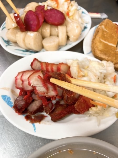 台中第五市場蚵仔粥，好吃平價，炸物必點。順遊2021耶誕嘉年華活動-柳川水岸景觀步道。