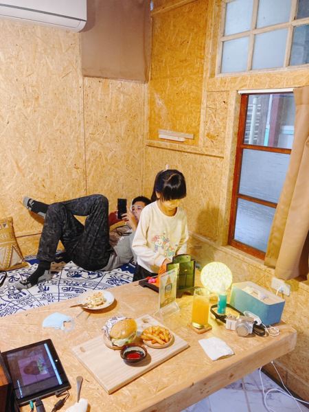 新竹峨眉親子景點、文創空間【HOW客吧】-戶外寬敞，室內獨立包廂，桌遊、電影、SWITCH隨便玩，耍廢一整天!