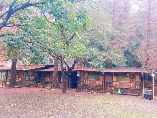 新竹峨眉親子景點、文創空間【HOW客吧】-戶外寬敞，室內獨立包廂，桌遊、電影、SWITCH隨便玩，耍廢一整天!