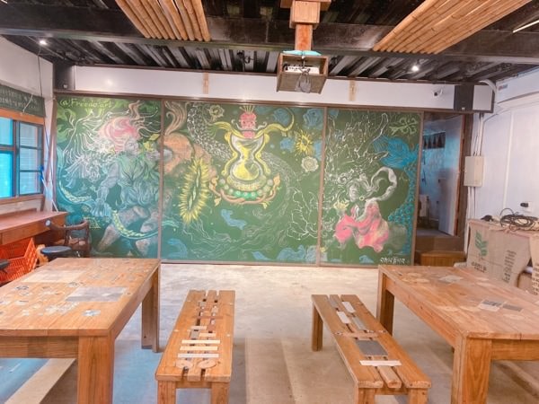 新竹峨眉親子景點、文創空間【HOW客吧】-戶外寬敞，室內獨立包廂，桌遊、電影、SWITCH隨便玩，耍廢一整天!