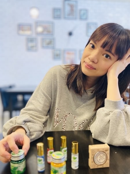 【泰國Cher-aim】萬能青草膏，泰國必買伴手禮，草本配方，天然手工製作，隨身攜帶的方便小物。