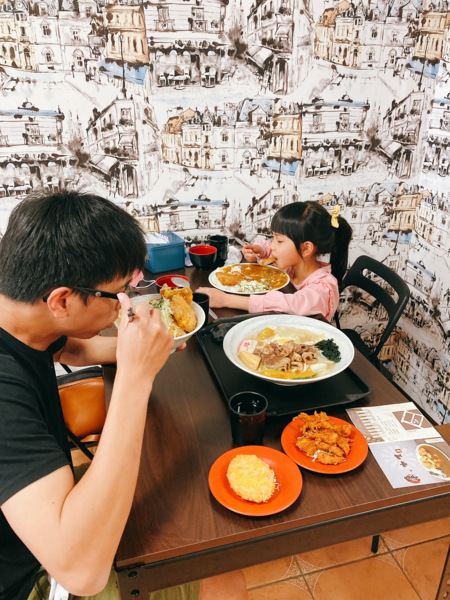雲林斗六【厚咖哩】-讓你吃到各國特色咖哩，餐點多元，平價好吃，小資族、學生族，小家庭的最愛。