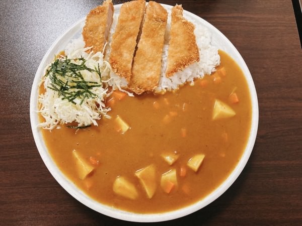雲林斗六【厚咖哩】-讓你吃到各國特色咖哩，餐點多元，平價好吃，小資族、學生族，小家庭的最愛。