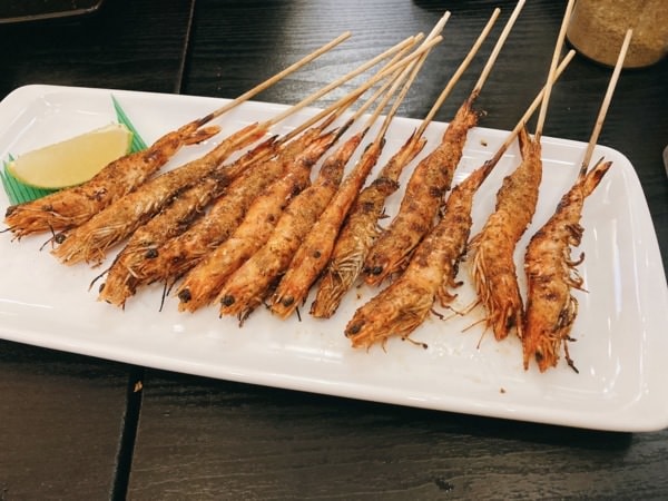 台中中區【太原串燒】-高CP值平價居酒屋，兩大一小只花800元吃超撐!豆皮必點，是我吃過為好吃的豆皮了!