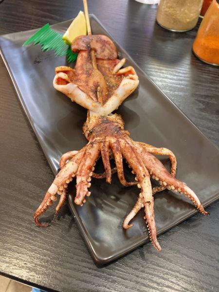 台中中區【太原串燒】-高CP值平價居酒屋，兩大一小只花800元吃超撐!豆皮必點，是我吃過為好吃的豆皮了!