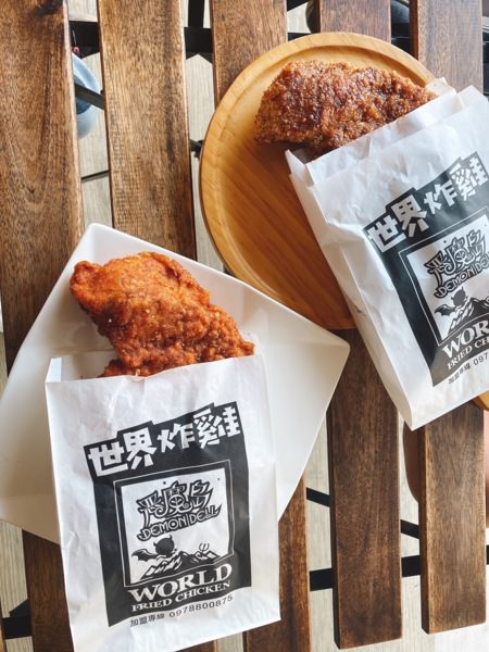 台中大里【惡魔島世界炸雞】-八國聯軍炸雞，現點現炸鮮嫩多汁，炸雞創意吃法在這裡!美式炸雞、韓式炸雞、碳烤雞排通通有，一次滿足。