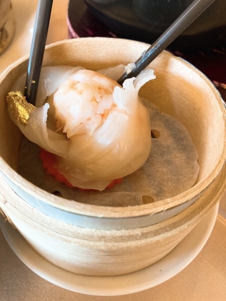 高雄港粵料理推薦-高雄義大皇家酒店【皇樓中餐廳】，米其林新主廚新風貌，品嚐頂級粵菜。吃飽順遊義大OUTLET MALL，乘坐摩天輪，美麗景致盡收眼底。
