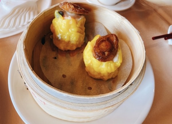 高雄港粵料理推薦-高雄義大皇家酒店【皇樓中餐廳】，米其林新主廚新風貌，品嚐頂級粵菜。吃飽順遊義大OUTLET MALL，乘坐摩天輪，美麗景致盡收眼底。
