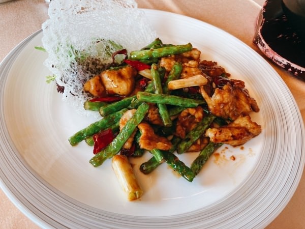 高雄港粵料理推薦-高雄義大皇家酒店【皇樓中餐廳】，米其林新主廚新風貌，品嚐頂級粵菜。吃飽順遊義大OUTLET MALL，乘坐摩天輪，美麗景致盡收眼底。