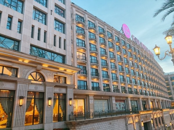 高雄港粵料理推薦-高雄義大皇家酒店【皇樓中餐廳】，米其林新主廚新風貌，品嚐頂級粵菜。吃飽順遊義大OUTLET MALL，乘坐摩天輪，美麗景致盡收眼底。