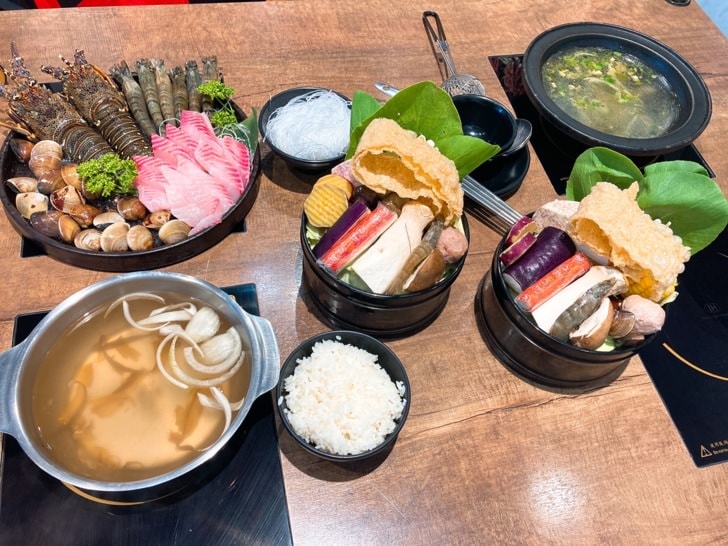 台中太平火鍋【上尚坊精緻鍋物】-雙人龍蝦套餐，豪華氣派。天然食材，熬出經典湯頭，無添加人工香料的美味火鍋。