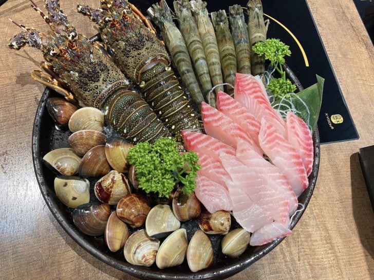 台中太平火鍋【上尚坊精緻鍋物】-雙人龍蝦套餐，豪華氣派。天然食材，熬出經典湯頭，無添加人工香料的美味火鍋。