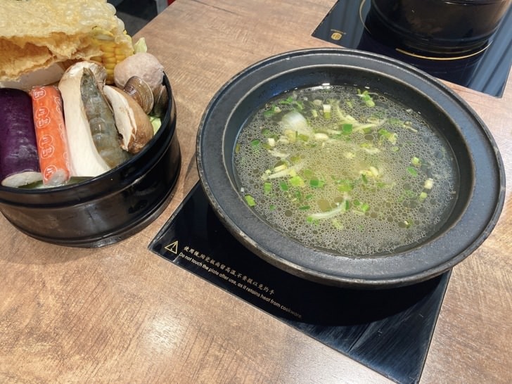台中太平火鍋【上尚坊精緻鍋物】-雙人龍蝦套餐，豪華氣派。天然食材，熬出經典湯頭，無添加人工香料的美味火鍋。