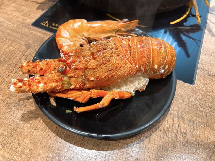 台中太平火鍋【上尚坊精緻鍋物】-雙人龍蝦套餐，豪華氣派。天然食材，熬出經典湯頭，無添加人工香料的美味火鍋。