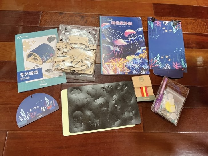 教具開箱【Tinkerer Box】每月配送到家，為3-12歲兒童分齡設計，科學、藝術、創意，全部擁有。中英文雙語可選，快樂陪伴每個有創造力的孩子!