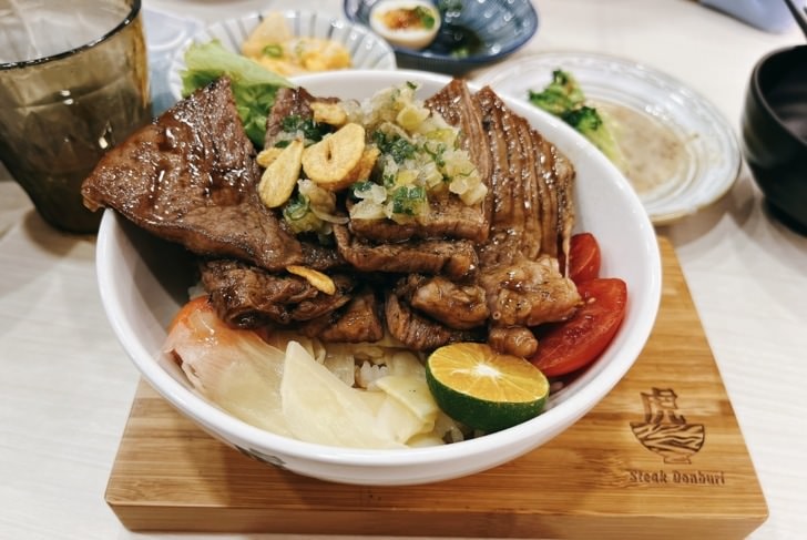 【虎丼厚切牛排丼】台中東山店-雞湯冰淇淋飲料任你吃，爬完大坑最適合大吃一頓!