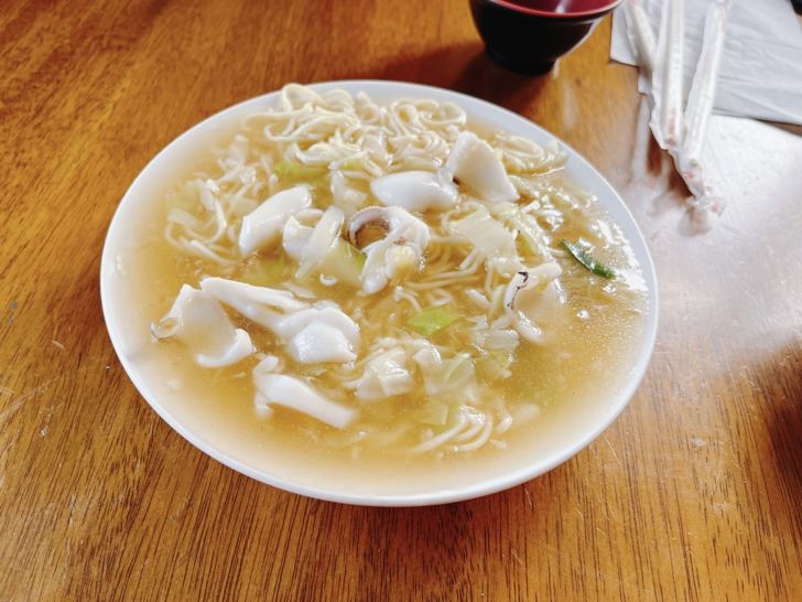 南投溪頭的愜意，住一晚才能體會。土庫怪人花枝鱔魚麵、長興圓仔冰、溪頭妖怪村、車籠埔斷層保存園區，名間親子生態園區，入住金台灣山莊。