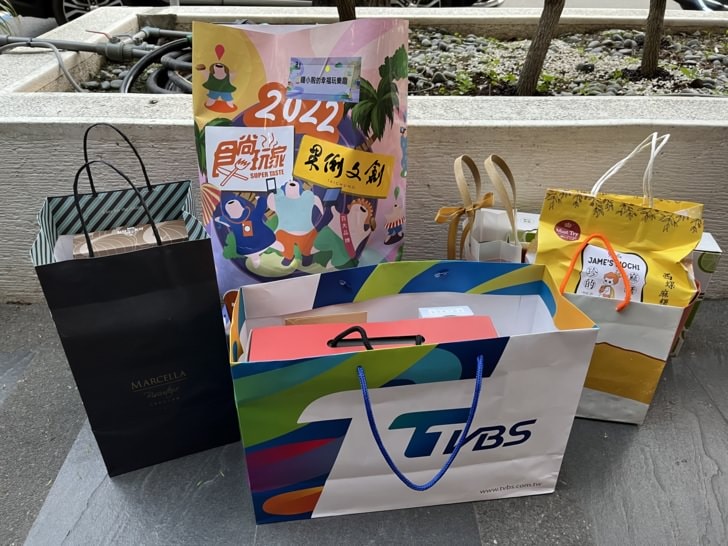 2022食尚玩家部落客盛典超嗨，有吃有拿有抽獎。ATC Cafe 下午茶，鼎王最新品牌-麻一點嚐鮮。