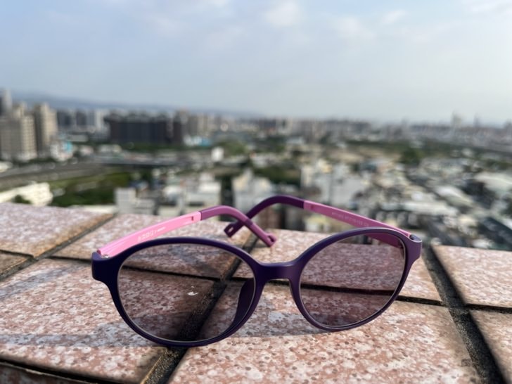 用心守護靈魂之窗【FarNear】EyeCare 兒童護眼抗藍光變色偏光太陽眼鏡-阻隔陽光、紫外光、藍光。搭配晶亮乳酸菌無糖Q軟糖，由內而外一起護眼。