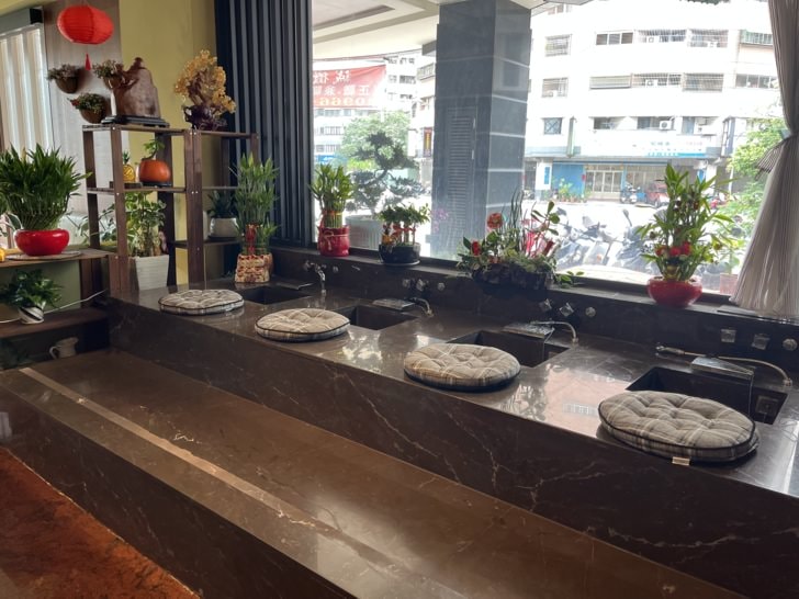 太平按摩推薦【洛伊SPA會館】-全身經絡按摩+足部按摩，舒適的空間，專業的師傅，獨立VIP包廂，安全安心，讓身體好好放鬆一回。
