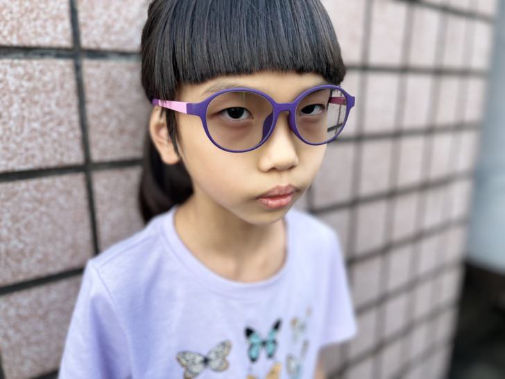 用心守護靈魂之窗【FarNear】EyeCare 兒童護眼抗藍光變色偏光太陽眼鏡-阻隔陽光、紫外光、藍光。搭配晶亮乳酸菌無糖Q軟糖，由內而外一起護眼。