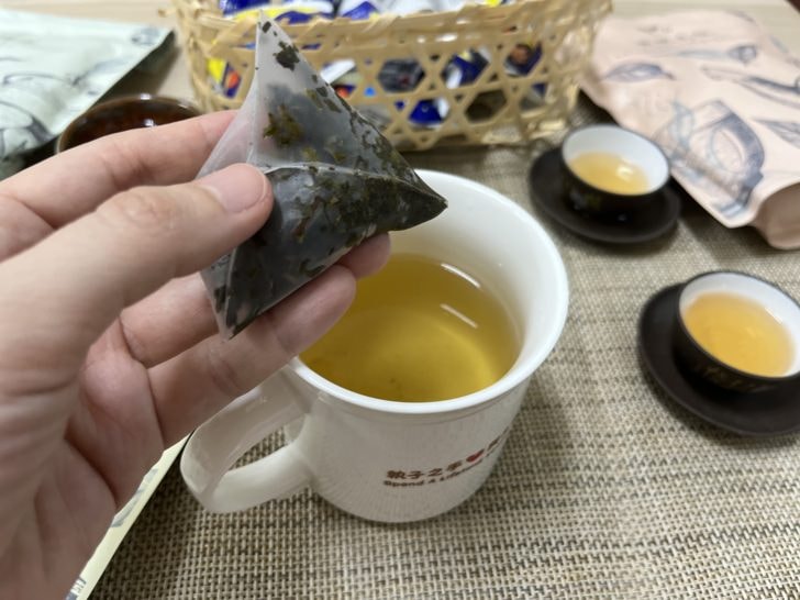 好喝自沖冷泡茶分享【龍裕國際】-豪吾茶絕冷泡，特別推薦貴妃烏龍，香氣迷人的荔枝風味。龍之薑皇養生飲，薑黃飲品推薦，一滴薑黃濃縮精華，輕鬆保養。