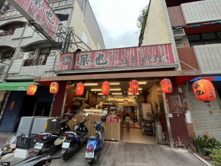 台中大里平價日本料理【築也日本料理】-價格親切選擇多元，生魚片、壽司、火鍋、串燒 、定食任你選，日常吃飯、家庭聚餐都適合。