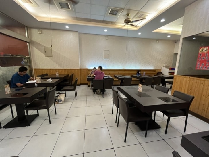 台中大里平價日本料理【築也日本料理】-價格親切選擇多元，生魚片、壽司、火鍋、串燒 、定食任你選，日常吃飯、家庭聚餐都適合。