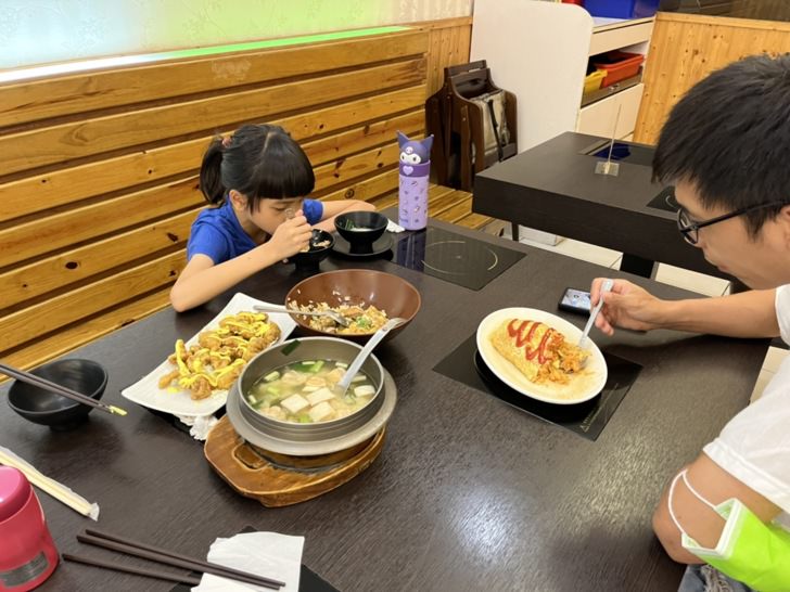 台中大里平價日本料理【築也日本料理】-價格親切選擇多元，生魚片、壽司、火鍋、串燒 、定食任你選，日常吃飯、家庭聚餐都適合。