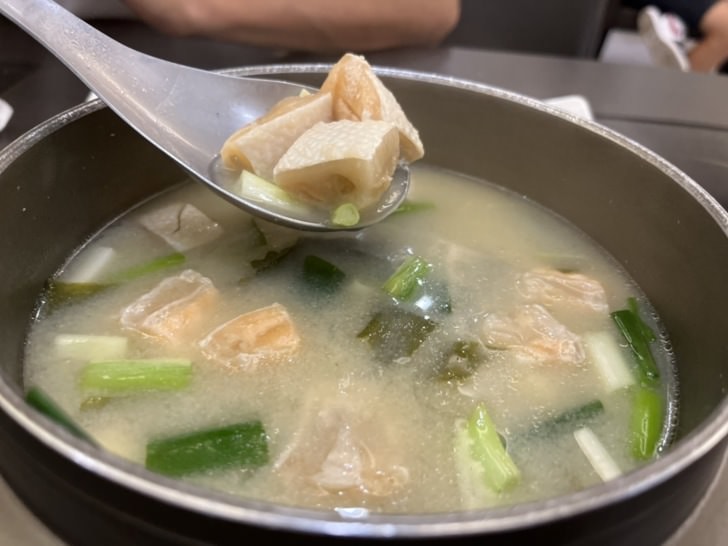 台中大里平價日本料理【築也日本料理】-價格親切選擇多元，生魚片、壽司、火鍋、串燒 、定食任你選，日常吃飯、家庭聚餐都適合。