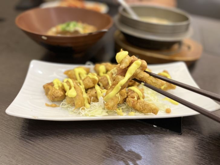 台中大里平價日本料理【築也日本料理】-價格親切選擇多元，生魚片、壽司、火鍋、串燒 、定食任你選，日常吃飯、家庭聚餐都適合。