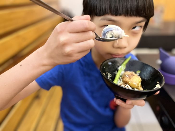 台中大里平價日本料理【築也日本料理】-價格親切選擇多元，生魚片、壽司、火鍋、串燒 、定食任你選，日常吃飯、家庭聚餐都適合。