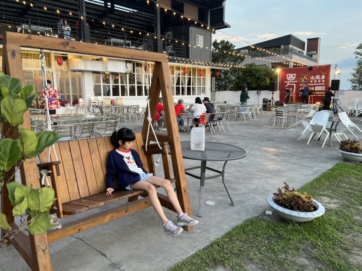 台中北屯【九瀧唐景觀宴會餐廳】-坐擁夕陽美景與百萬夜景的景觀餐廳。高檔粵菜，場地寬敞，適合婚宴、尾牙、家庭聚餐，每週五六日還有樂團現場演奏!