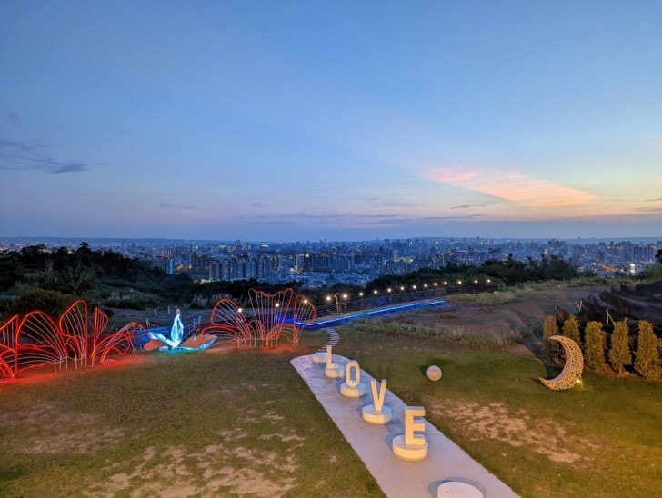 台中北屯【九瀧唐景觀宴會餐廳】-坐擁夕陽美景與百萬夜景的景觀餐廳。高檔粵菜，場地寬敞，適合婚宴、尾牙、家庭聚餐，每週五六日還有樂團現場演奏!